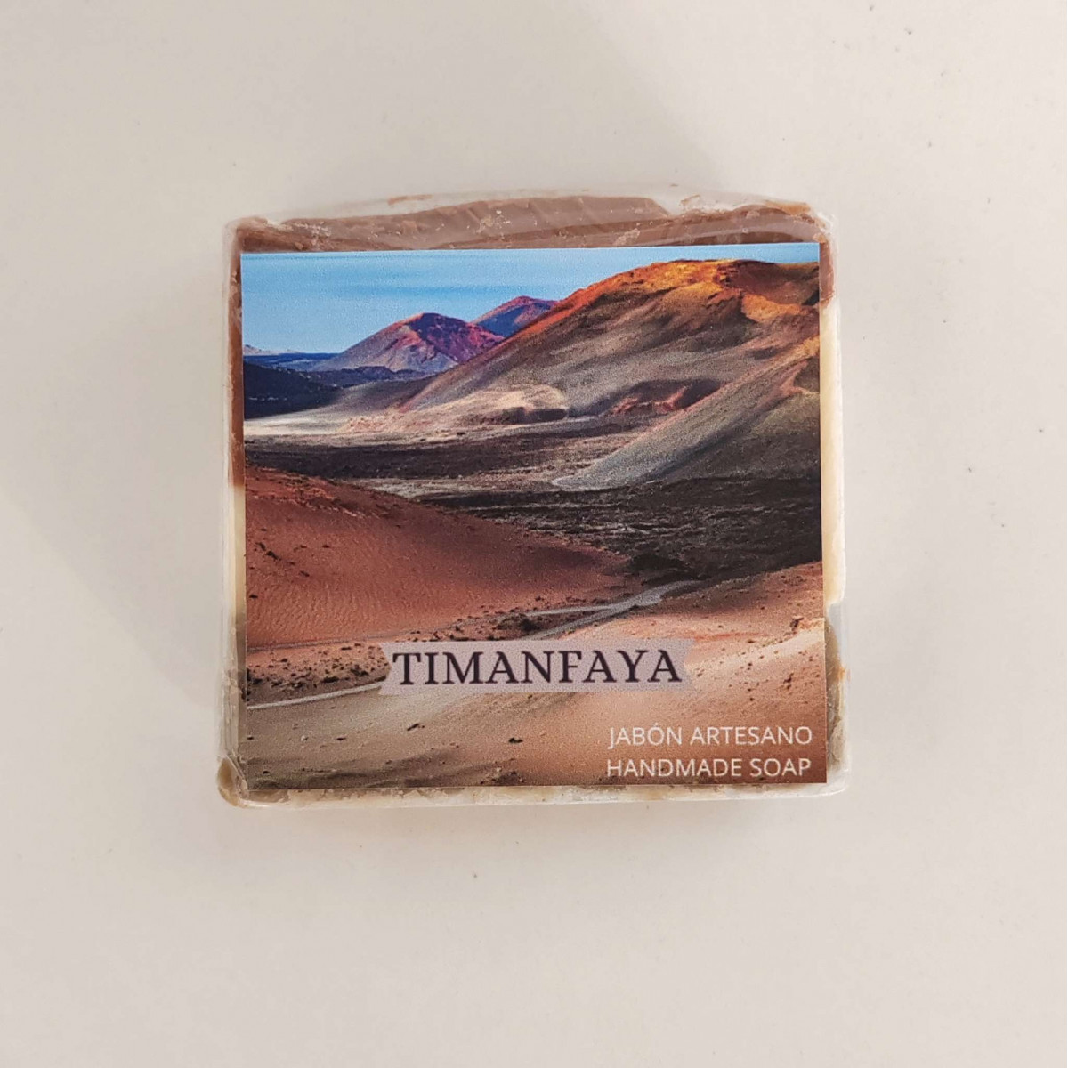 Handgemachte Seife „Timanfaya“ mit 3 Tonerden & Sandelholz – Inspiriert von Lanzarotes Feuerbergen Handgemachte Seife „Timanfaya“ mit 3 Tonerden & Sandelholz – Inspiriert von Lanzarotes Feuerbergen